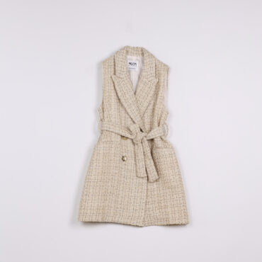 Gilet avec des boutons et ceinture